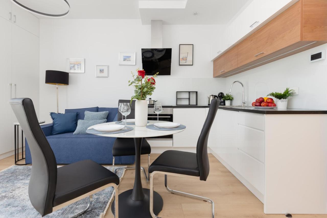 Warszawa Srodmiescie Bonifraterska Apartments By Noclegi Renters Bagian luar foto