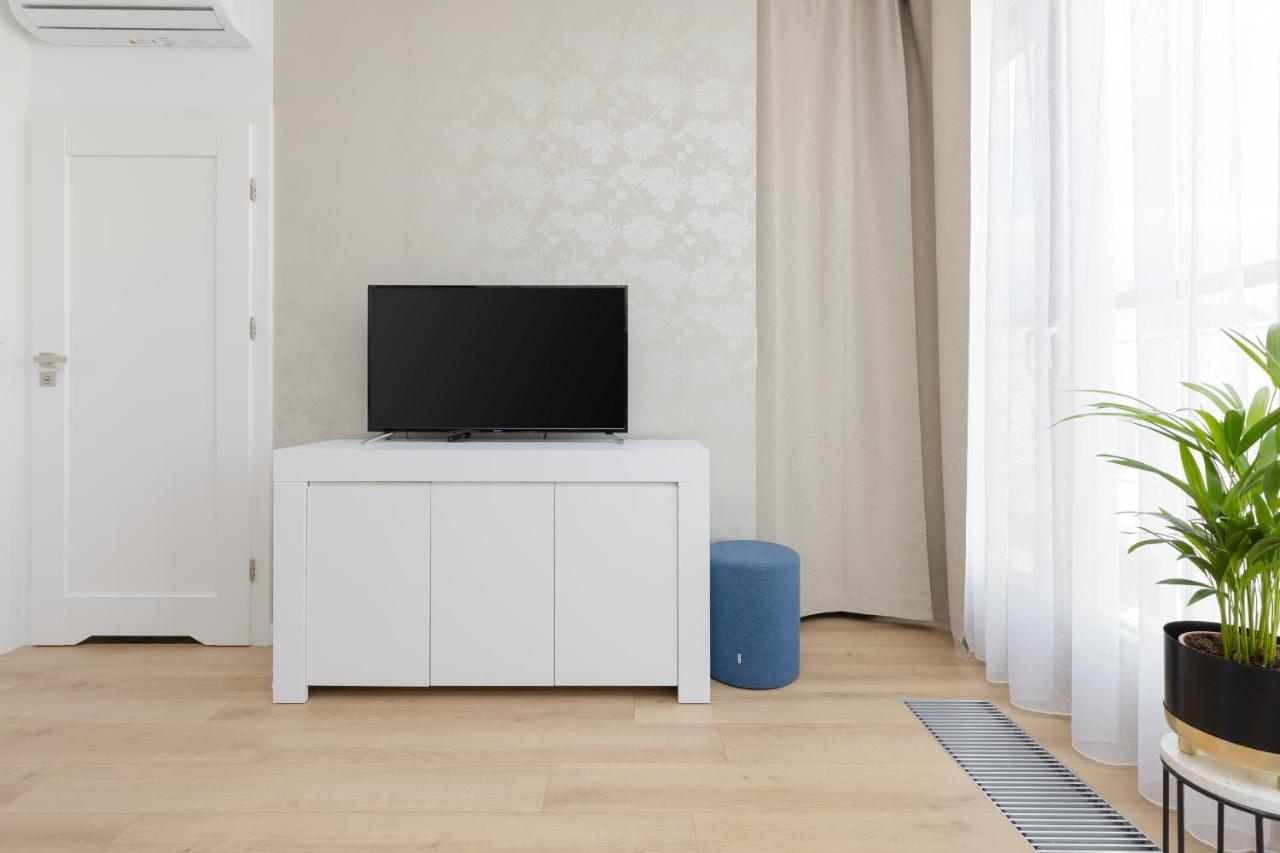 Warszawa Srodmiescie Bonifraterska Apartments By Noclegi Renters Bagian luar foto