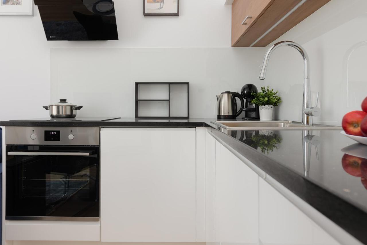 Warszawa Srodmiescie Bonifraterska Apartments By Noclegi Renters Bagian luar foto